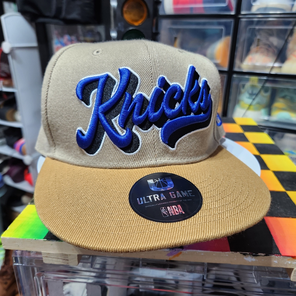 Knicks Beige and Tan Cap - Picture 1 of 9